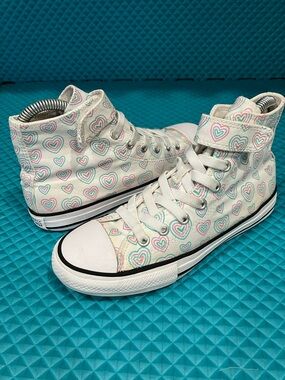 CONVERSE CTAS Big Girls Easy-On High Top in the "Hearts" (White/Pink) | 2.5